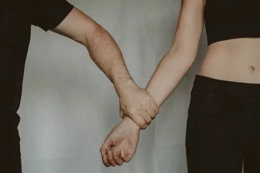 Bras ballants — Руки безвольно свисают