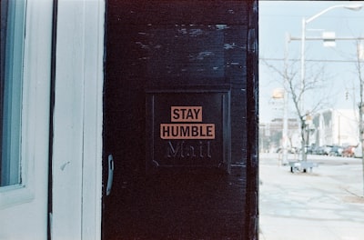 Stumble-shamble — ковылять спотыкаясь