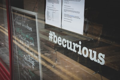 obsequious — подхалимский