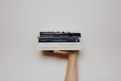 Ja ću čitati knjige — Я буду читать книги