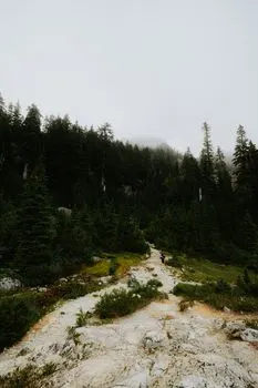 the middle of nowhere — в глуши
