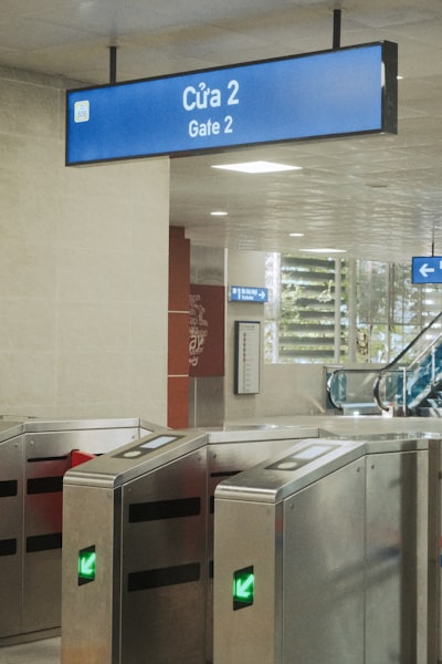 gate agent — сотрудник у выхода на посадку