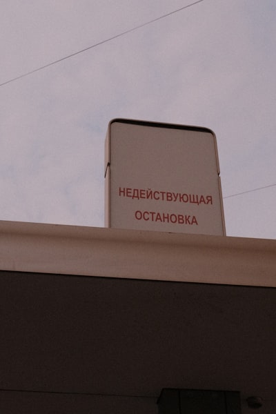 Bonjour. Je m'appelle Julia, je parle russe. — здравствуйте, меня зовут Юлия, я говорю по-русски