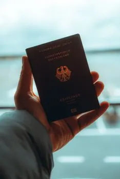 isikut tõendav dokument — документ, удостоверяющий личность
