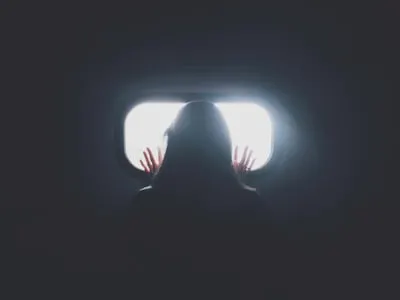 trapped — пойманный в ловушку