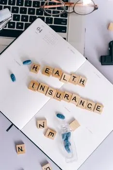 darba devēja polise — полис от работодателя