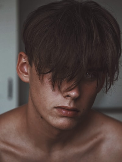 Ruggedly handsome — брутально красивый