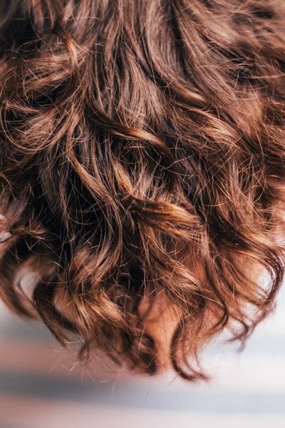 Bushy hair — лохматые волосы