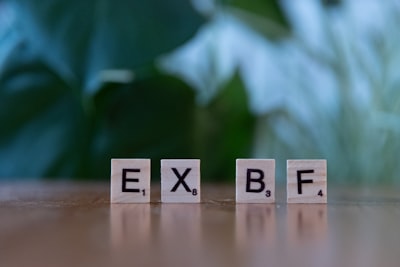 exacerbar el conflicto — обострять конфликт
