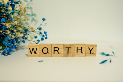 worthy — достойный