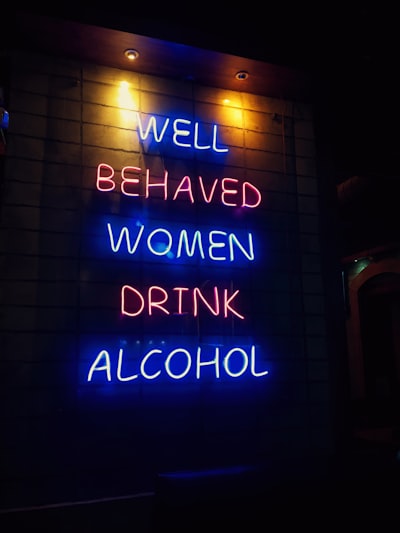 behaved — вёл себя