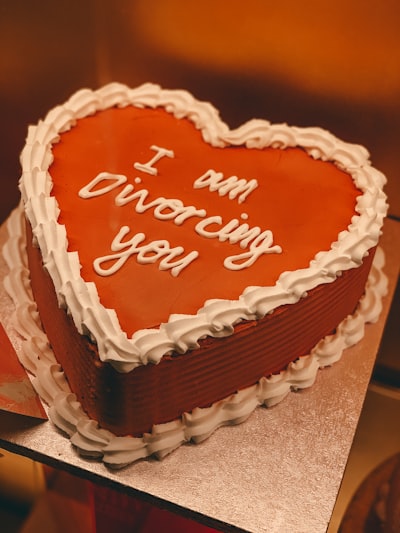get divorced — развестись