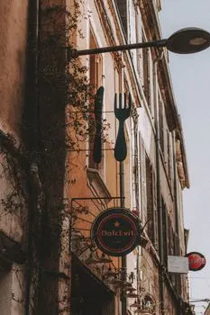 Run-down restaurants — Захудалые рестораны