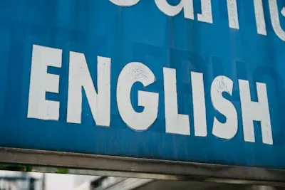 Speak English fluently — свободно говорить по-английски