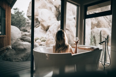 Take a bath — принимать ванну