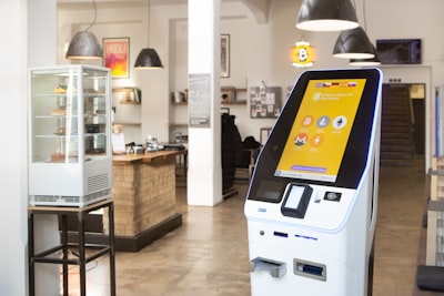 check-in kiosk — киоск саморегистрации