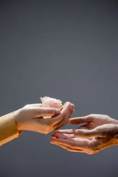 Be overwhelmed by kindness in times of need — ощущение благодарности