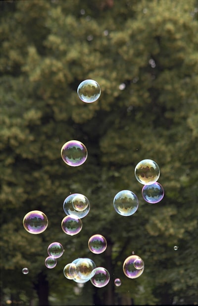 bubbly — жизнерадостный