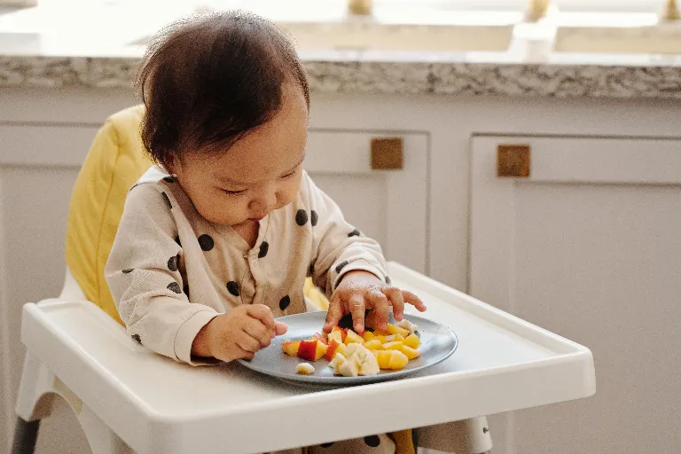 high chair — детский стульчик