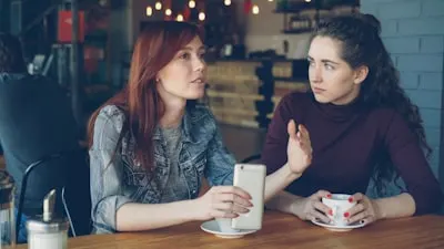 Strike up a conversation — завязать разговор