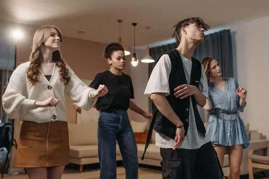 life and soul of the party — душа компании