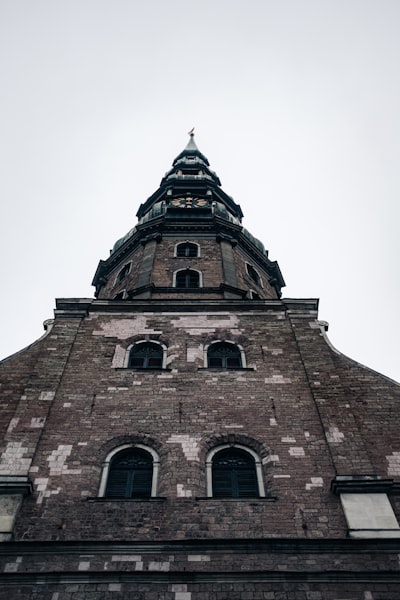 locale — место действия