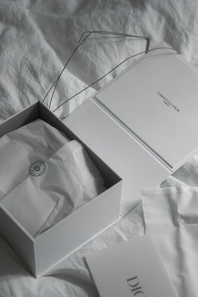 discreetly — незаметно