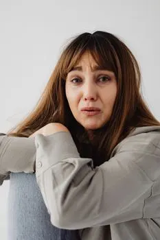 She is so sad — Она так расстроена