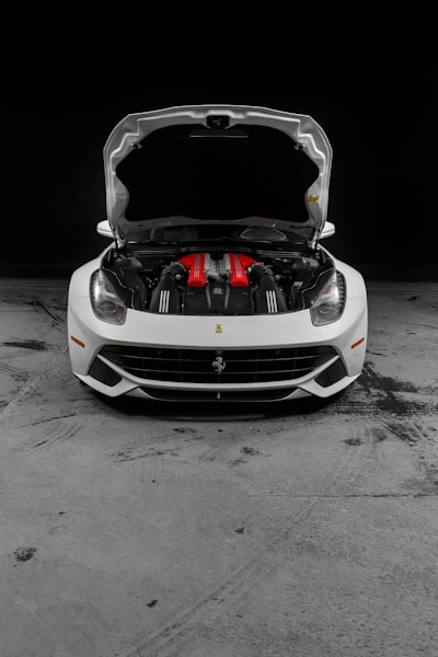 Under the hood — под капотом