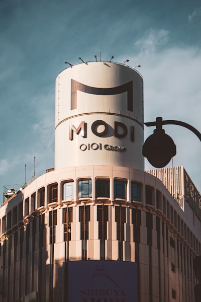 modestly — скромно