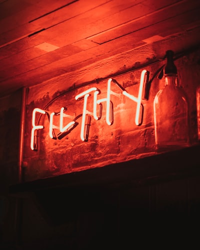 flimsy — хлипкий