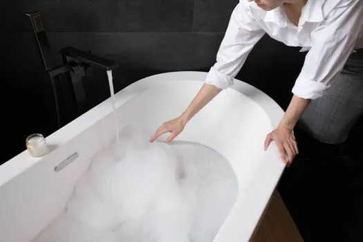 Run a bath — Наберите ванну