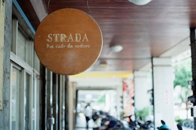 straddle — сидеть верхом