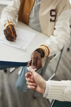 para vrti gde burgija neće — деньги открывают любые двери
